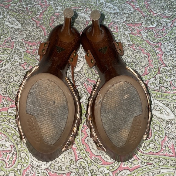 Guess 30 Sexy Years animal print, wooden, wrap around the ankle heels sz 6 1/2 - Picture 4 of 6